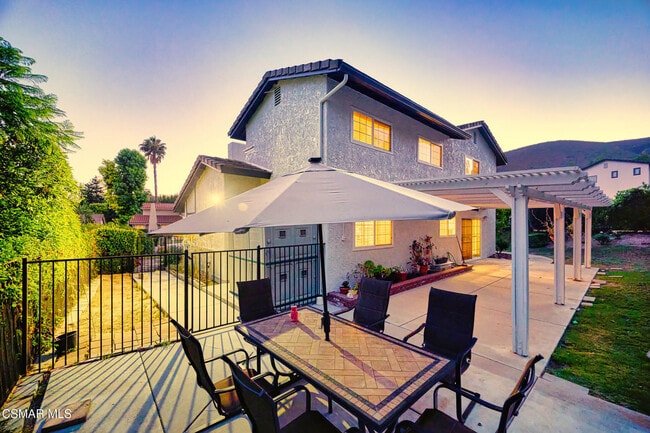 Building Photo - 6058 Hedgewall Dr