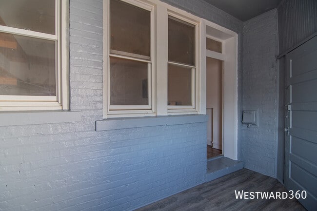 Building Photo - 7831 S Kingston Ave