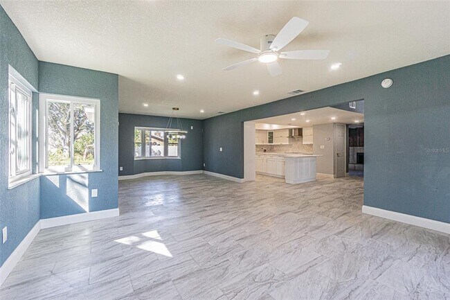 Building Photo - 6370 Conniewood Square