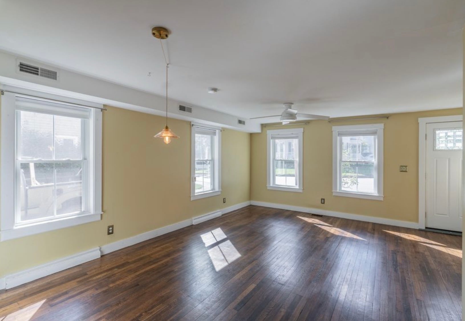 Living Room - 449 High St