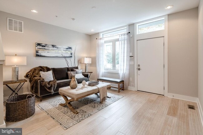 Building Photo - Northern Liberties Townhome with 2 Car Parking