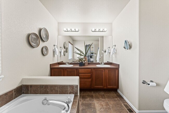 Building Photo - Wonderful Home