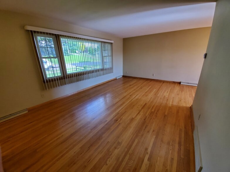 Living Room - 1913 3rd Ave NE