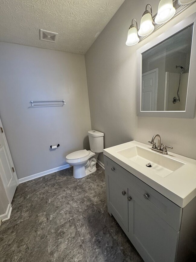 Building Photo - 684 Hummingbird Ln