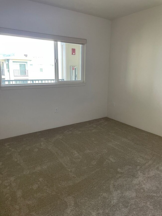 Building Photo - Ka Malanai at Kailua Phase II - 2 bedroom,  2 bath with 2 covered parking - $4,000.