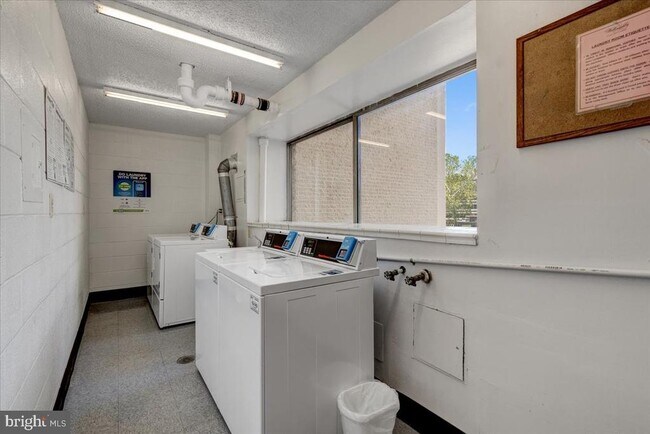 Building Photo - 4515 Willard Ave