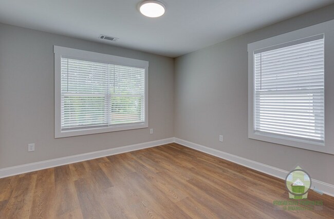 Building Photo - 10 Howard St