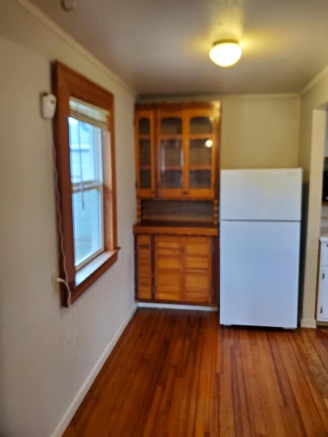 Building Photo - 205 E 31st Ave