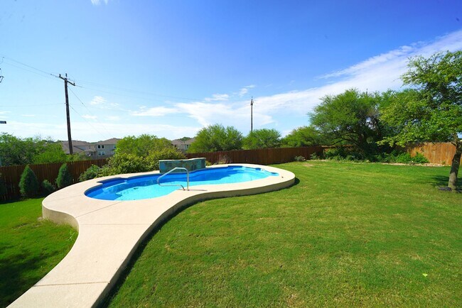 Building Photo - Gorgeous Selma Living with a Inground Pool! Realtor Commission: $625