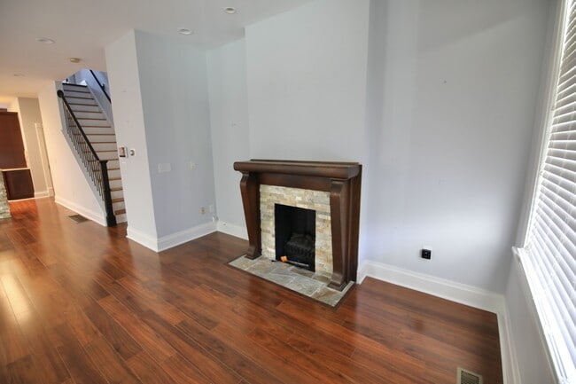 Building Photo - 310 E Beck St