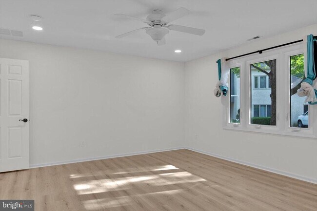 Building Photo - 915 Chanticleer