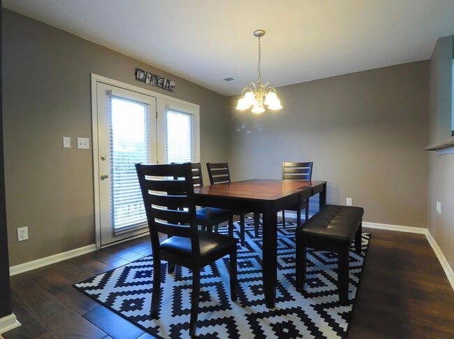 Building Photo - 568 Wellington Gardens Dr