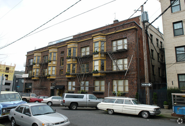 Building Photo - Cambridge & Trinity Apartments