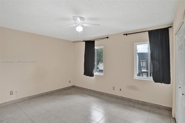 Building Photo - 5555 Ludlam Rd