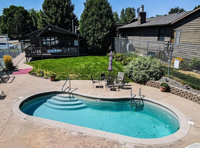 Building Photo - Spacious Condo in West Billings with a tennis court, basketball court & pool!
