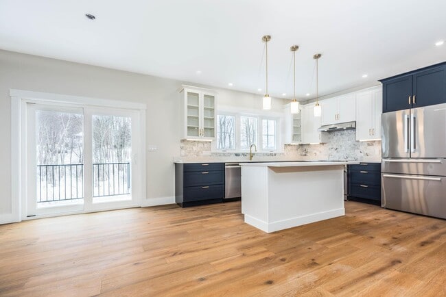 Building Photo - 539 Portsmouth Ave