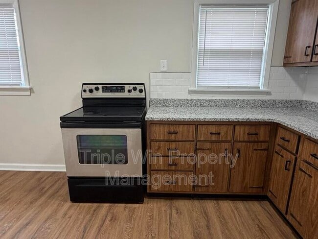 Building Photo - 7560 Alicia Ave