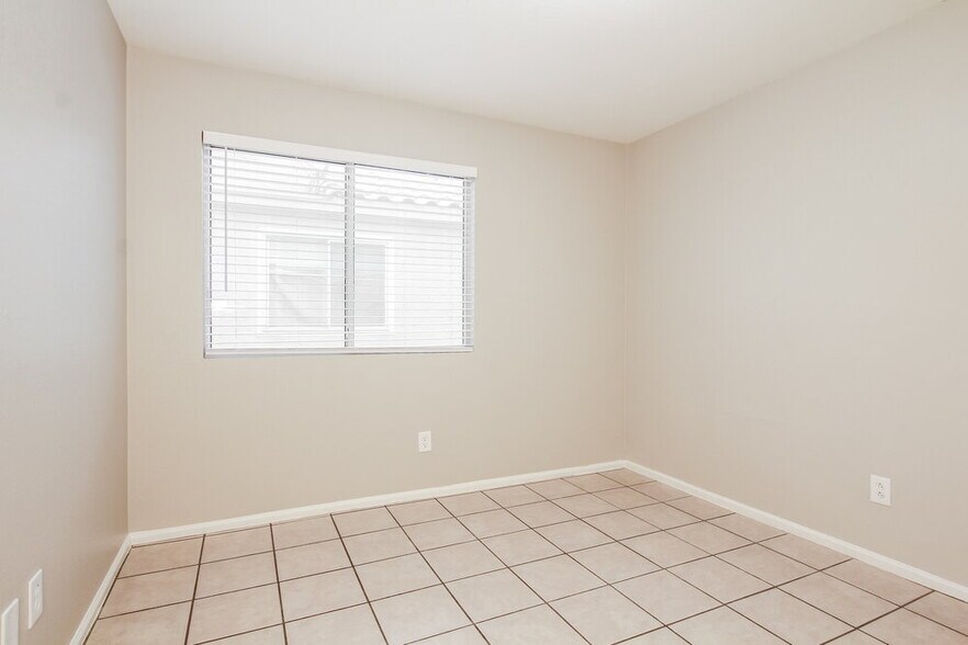 Building Photo - 4218 N 107th Ln