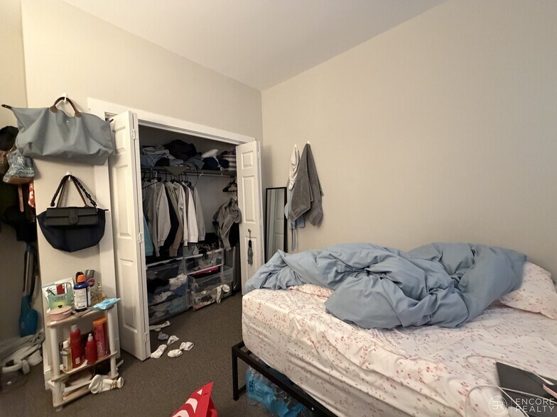 Building Photo - 16 Aberdeen St