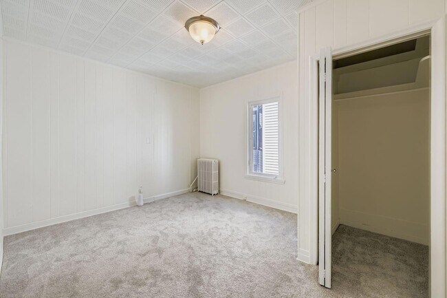 Building Photo - 2630 14th Ave S