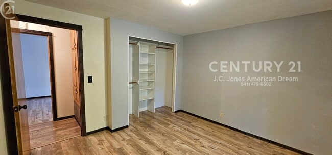 Building Photo - Single Family Home in NE Grants Pass with RV Parking