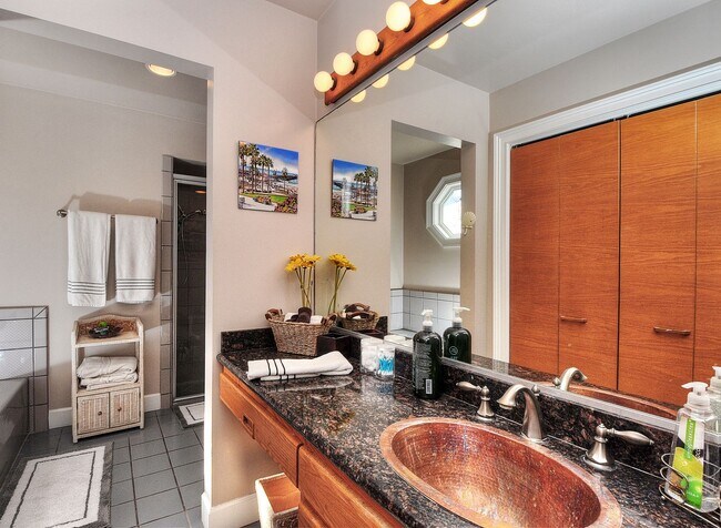 Building Photo - 4022 Calle Marlena