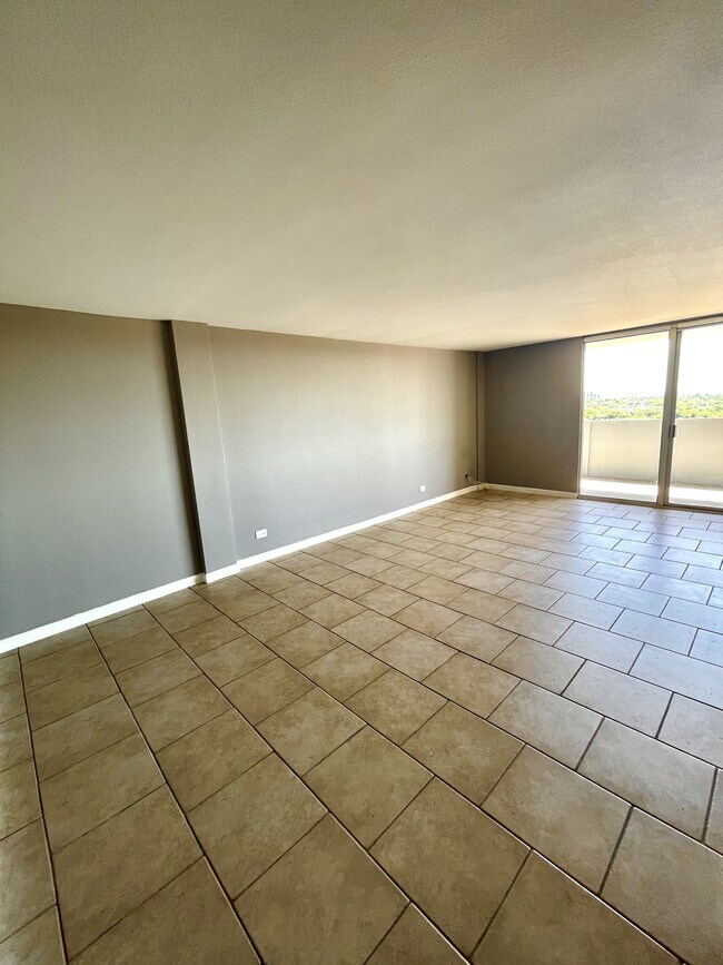 Building Photo - 7039 San Pedro Ave