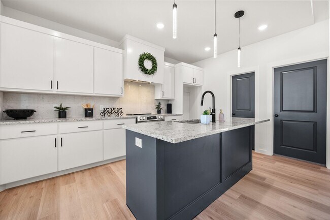 Building Photo - 1414 Farmhouse Ave