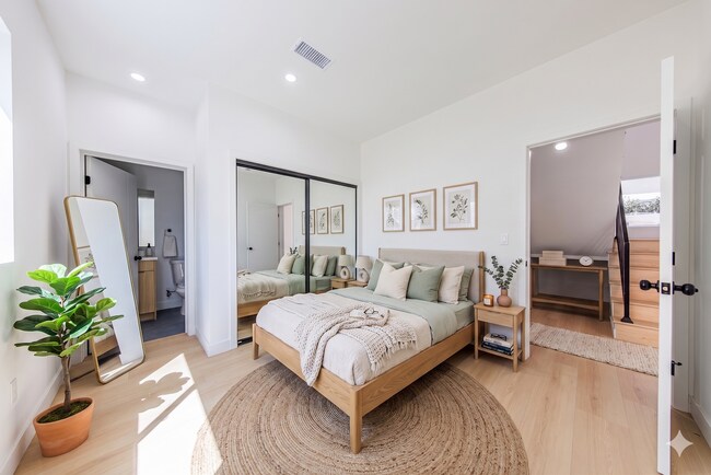 Building Photo - 2847 S Victoria Ave