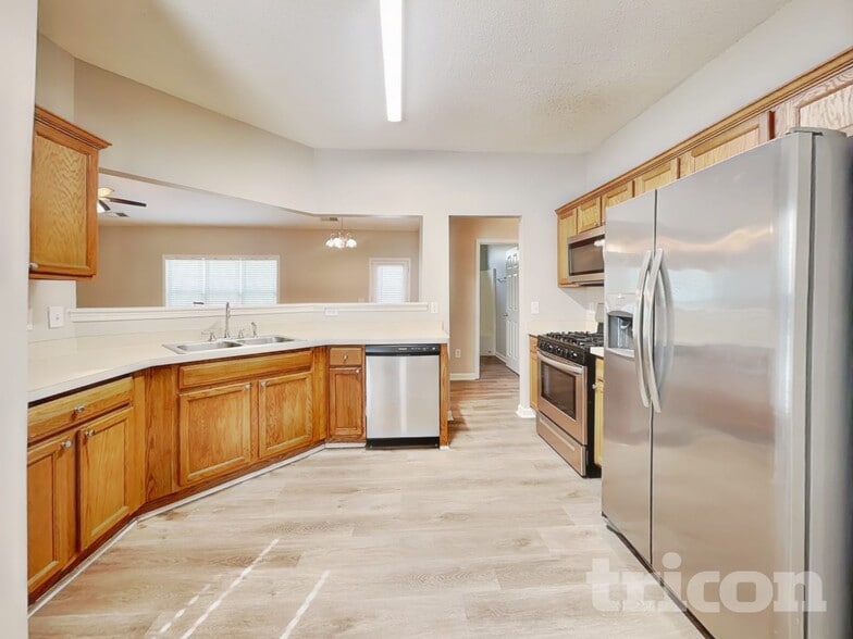 Building Photo - 114 Arbor Chase Pkwy