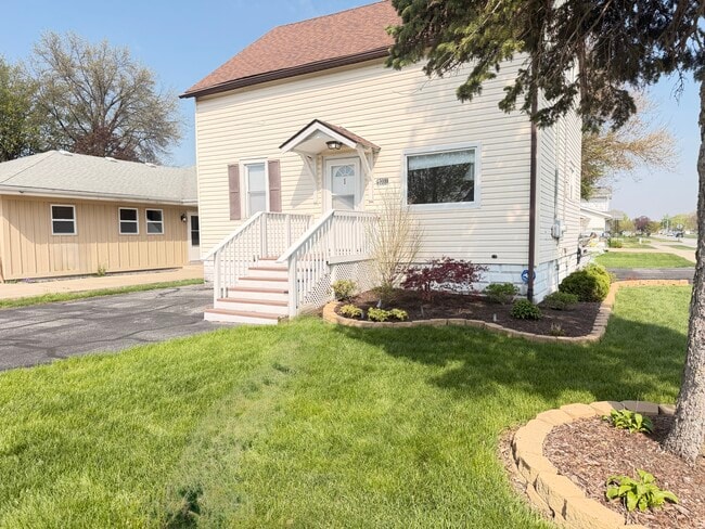 Building Photo - 9351 Kennedy Ave