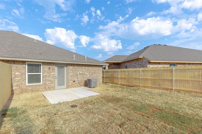 Building Photo - 13320 Springcreek Dr