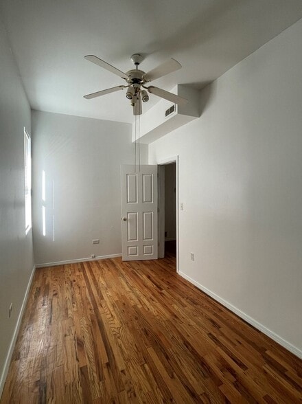 Building Photo - 2321 W Belmont Ave