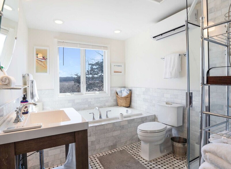 Building Photo - 125 Creek Rd