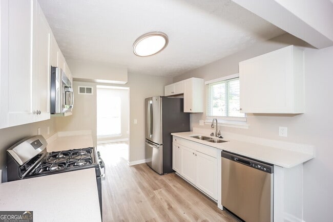 Building Photo - 6270 Beethoven Cir
