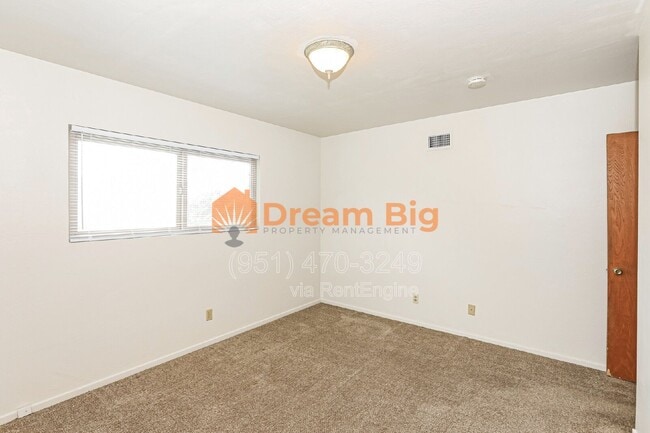 Building Photo - 5971 Sunland Pl