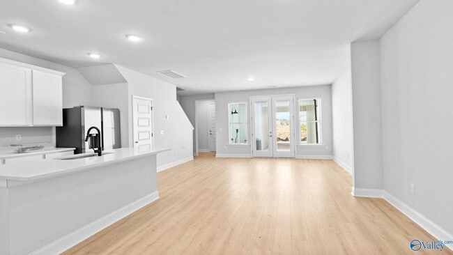 Building Photo - 335 Hay Rake Dr