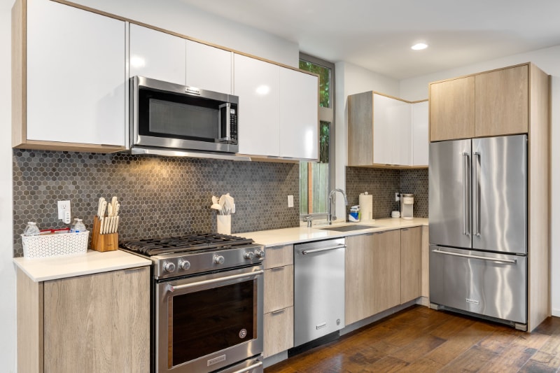 Building Photo - 921 10th Ave E