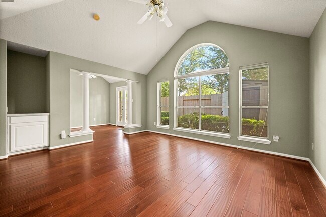 Building Photo - 10218 Garden Crossing Ln