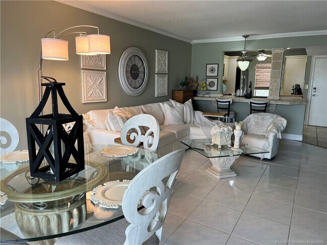 Building Photo - 1950 SW Palm City Rd