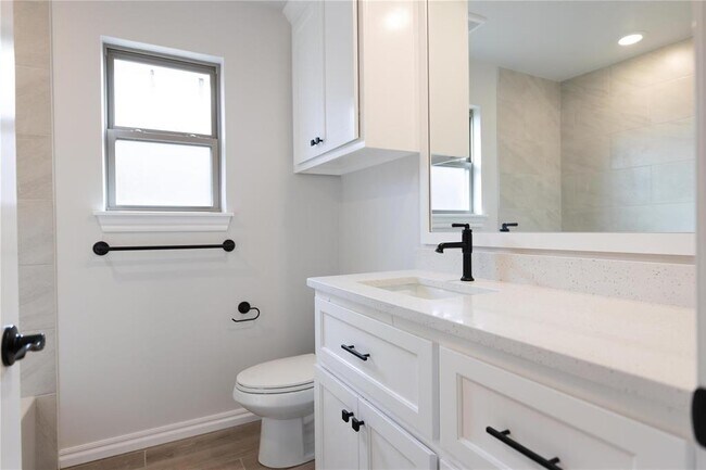 Building Photo - 5716 Lantana Ln