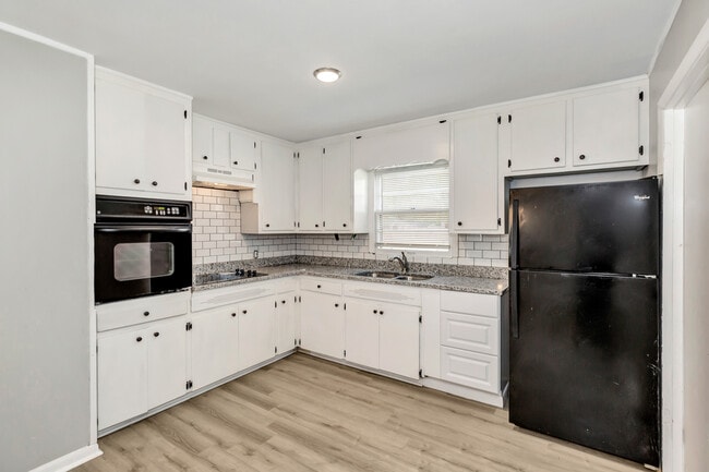 Building Photo - 4318 Balwin Dr SW