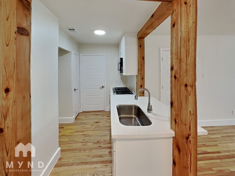 Building Photo - 3709 Mt Royal St