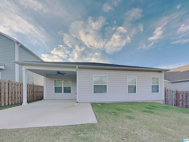 Building Photo - 1064 Park View Dr