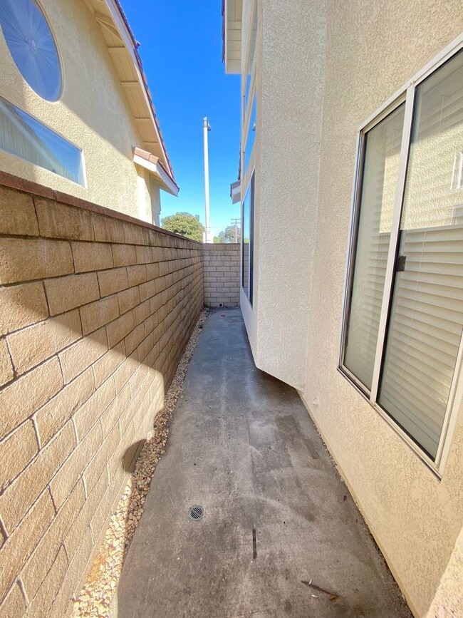 Building Photo - Very Spacious 3 Bedroom, 2.5 Bathroom House For Rent in Buena Park-Lots of Recent Upgrades!