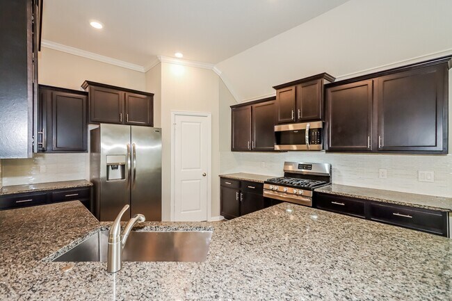 Building Photo - 1648 Breezewood Dr