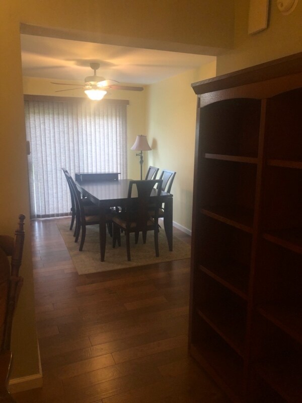 Building Photo - 470 Meadow Ln