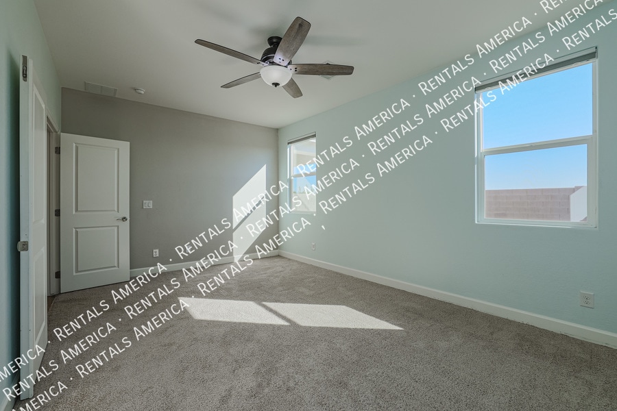 Building Photo - 37661 N Bentgrass Rd
