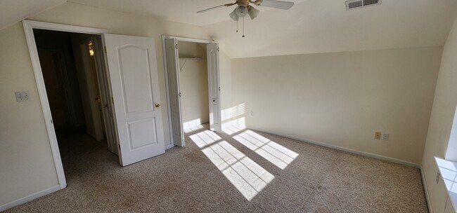 Building Photo - 104 Landing Trail