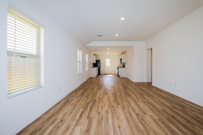 Building Photo - 11052 N Lake Mist Ln